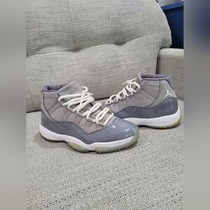 Mens Cool Greys Size 8.5 Jordan High-Top Sneakers in Gray and White